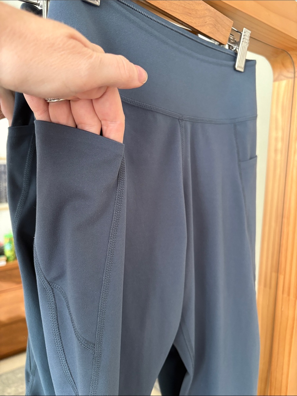 Uniqlo Airism Slate Blue Leggings with Pockets - Picture 2 of 5